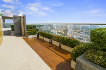 Sea View Condo for sale on Pratumnak Hill