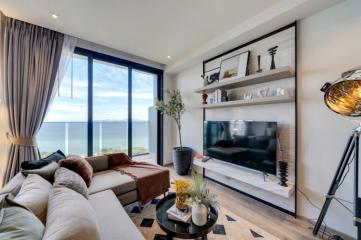 Luxury sea view condo for sale on Pratumnak Hill