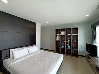 Pool View condo For Sale Near Jomtien Beach