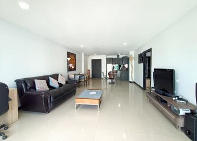 Pool View condo For Sale Near Jomtien Beach