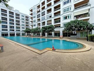 Pool View condo For Sale Near Jomtien Beach