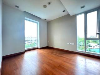 Sea view condo in The Palm Wong Amat for sale