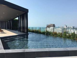 2Bedrooms Condo In Central Pattaya for sale or rent