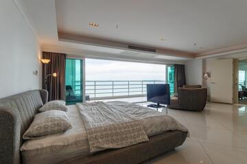 Large 2 bedrooms with an office and parking space for sale View Talay 7