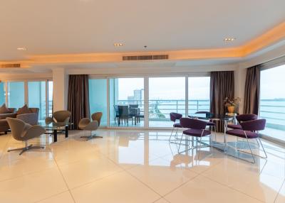 Large 2 bedrooms with an office and parking space for sale View Talay 7