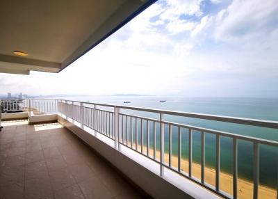 Unique 3-bed front corner apartment with stunning views