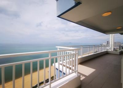 Unique 3-bed front corner apartment with stunning views