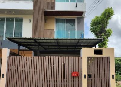 Townhouse for Sale at East Pattaya