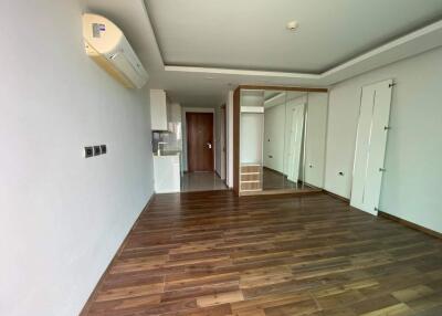 Studio Condo facing Pool view for Sale at Pratamnak