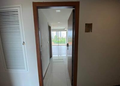 Studio Condo facing Pool view for Sale at Pratamnak