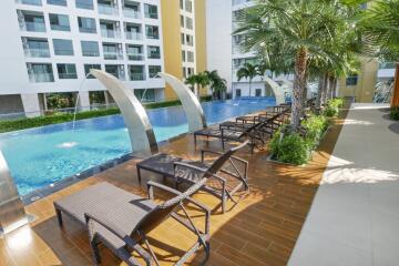 Studio Condo facing Pool view for Sale at Pratamnak