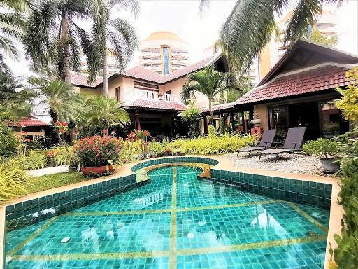 Stunning Thabali Village House for Sale At Jomtien