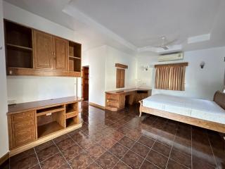 4 Bedrooms House For Sale in East Pattaya