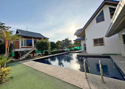 4 Bedrooms House For Sale in East Pattaya