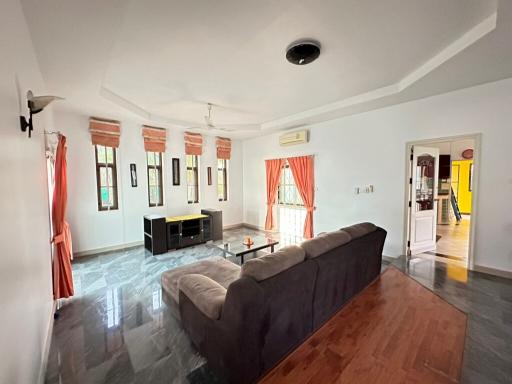 4 Bedrooms House For Sale in East Pattaya