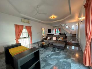 4 Bedrooms House For Sale in East Pattaya