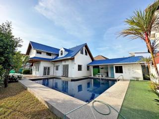 4 Bedrooms House For Sale in East Pattaya