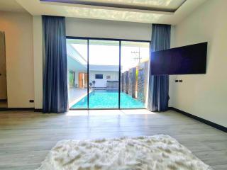 Nice Pool Villa for Sale at East Pattaya