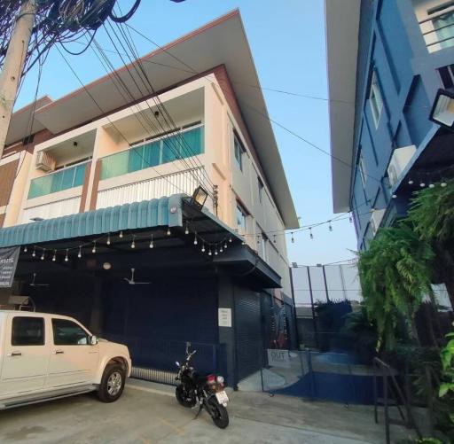 4 Commercial Buildings for Sale with Business at Pong (Mabprachan Lake)