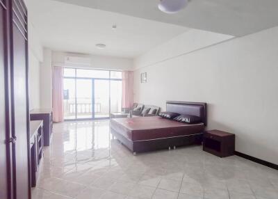 Jomtien Complex Condo For Sale