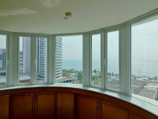 Sea View Condo for sale at Jomtien Complex Condotel