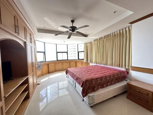 Sea View Condo for sale at Jomtien Complex Condotel