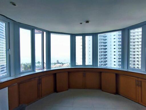 Sea View Condo for sale at Jomtien Complex Condotel