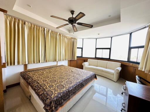 Sea View Condo for sale at Jomtien Complex Condotel