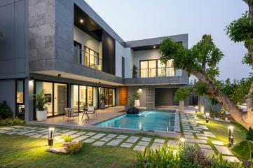 Luxury Pool Villa For Sale at East Pattaya