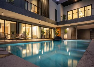 Luxury Pool Villa For Sale at East Pattaya