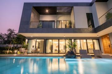 Luxury Pool Villa For Sale at East Pattaya