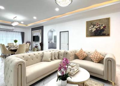 Luxury Pool Villa For Sale in East Pattaya