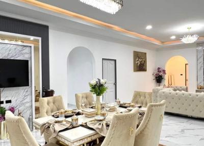 Luxury Pool Villa For Sale in East Pattaya