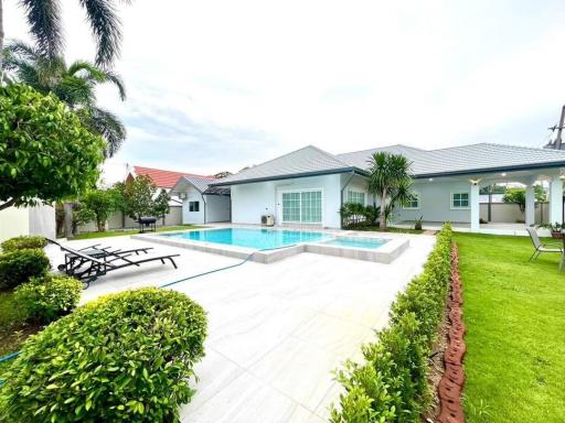 Luxury Pool Villa For Sale in East Pattaya