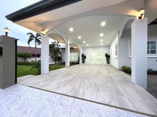 Luxury Pool Villa For Sale in East Pattaya