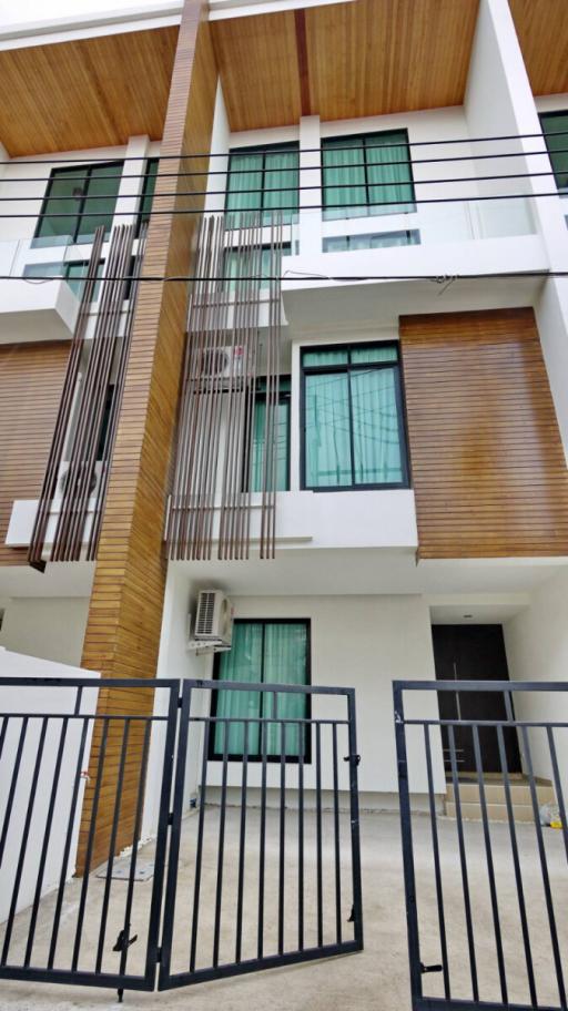 Modern Style Townhome For Sale and Rent at the Win in East Pattaya