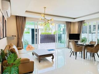 Palm Oasis Pool Villa in Jomtien