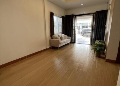 Townhouse for sale at Baan Eakmonkol 3