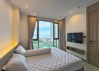 Luxury condo For rent with a sea view