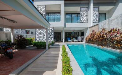 Luxury Pool Villa For Sale at The Serenity Jomtien