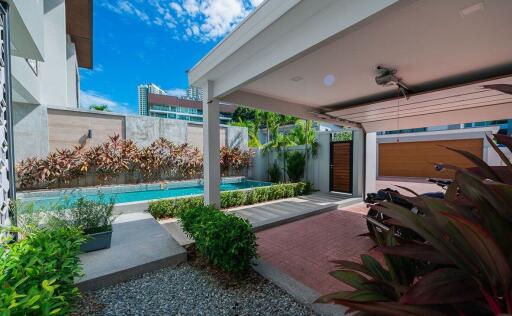 Luxury Pool Villa For Sale at The Serenity Jomtien