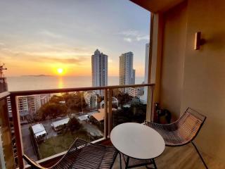 Sea View Condo For Sale at The riviera Wong amart