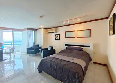 Sea View Condo For Sale at Jomtien Plaza Condotel