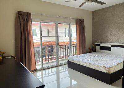3bedroom House  For Rent at Soi siam