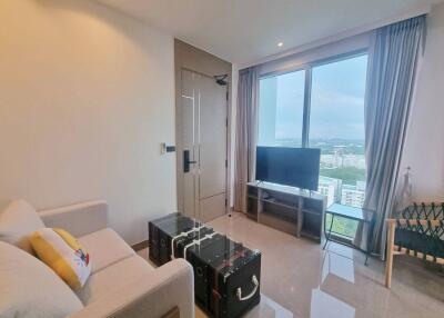 Stunning Sea View Luxury Condo For Rent