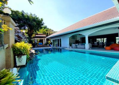 Luxury Pool Villa For Sale At Jomtien Park Villa