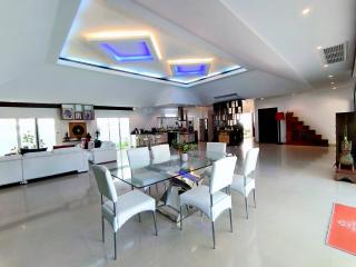 Luxury Pool Villa For Sale At Jomtien Park Villa