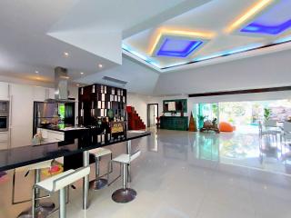 Luxury Pool Villa For Sale At Jomtien Park Villa