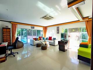 Luxury Pool Villa For Sale At Jomtien Park Villa