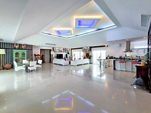 Luxury Pool Villa For Sale At Jomtien Park Villa